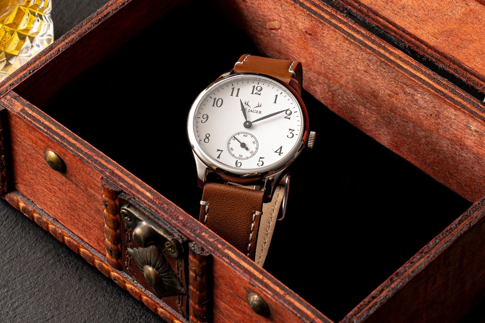 DeJager Classic dress watch with 40mm case and genuine leather strap